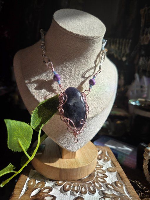 Pendentif Iolite (Cordierite) –✨ peurs profondes et anxieté