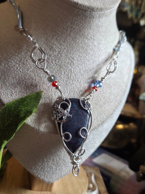 Collier Rubis sur Cyanite ✨Force et Transformation ✨