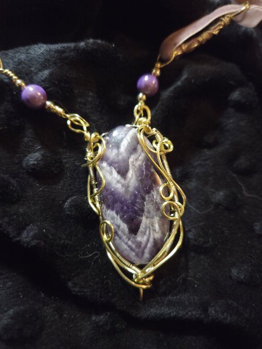 Collier Or Améthyste Chevron -creativité , ouverture et apaisement