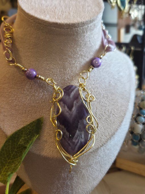 Collier Or Améthyste Chevron -creativité , ouverture et apaisement