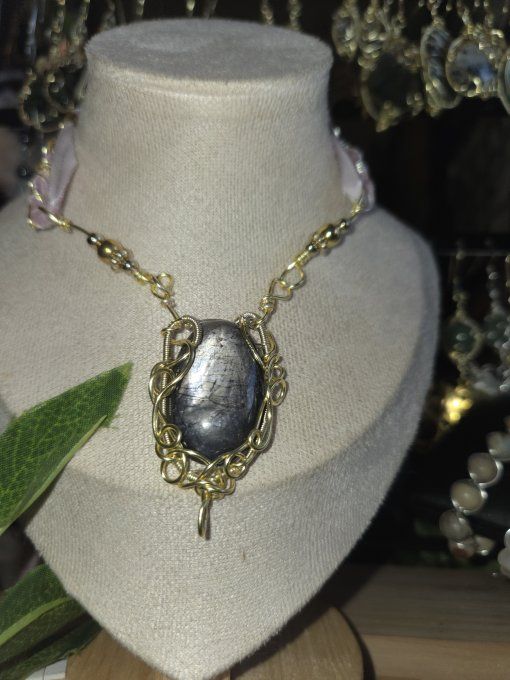 Collier Iolite gemme pierre de soleil☀️Clarté, Confiance & Lumière Intérieure ✨  