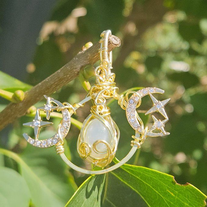 Triple Lune Féminin Sacré – Amulette Pierre de Lune Hecatolite