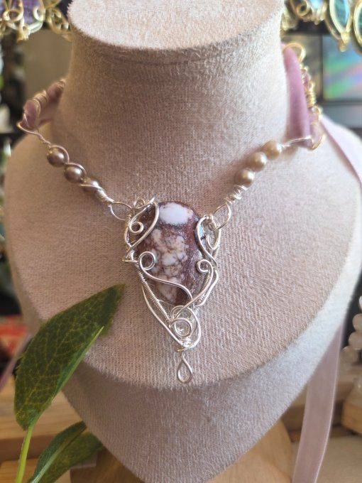 Pendentif Wild Horse – Magnésite Aux Vertus Apaisantes   