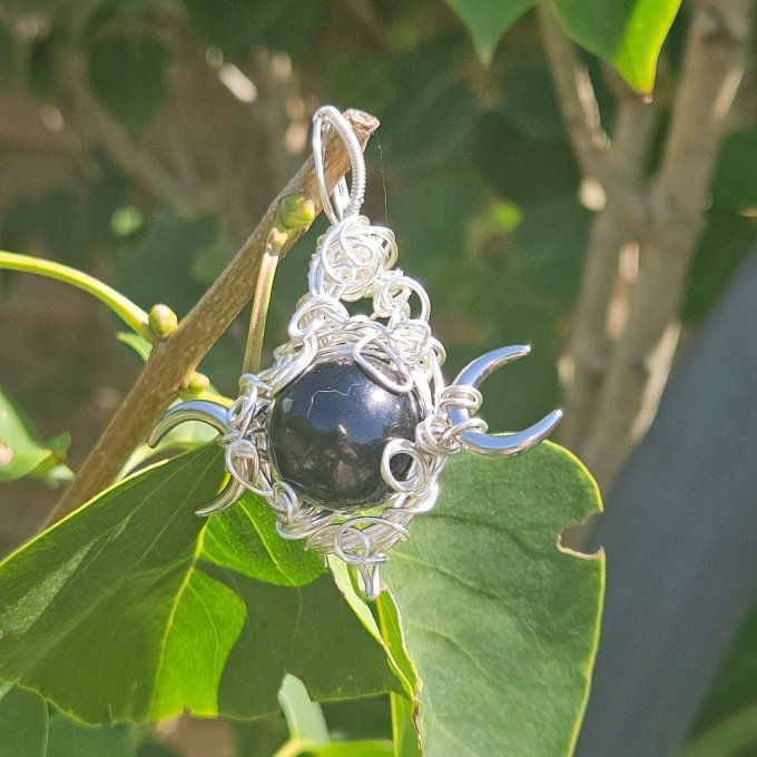 Triple Lune Dark Feminin – Amulette Obsidienne Noire