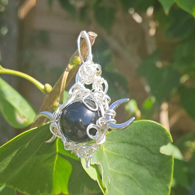 Triple Lune Dark Feminin – Amulette Obsidienne Noire