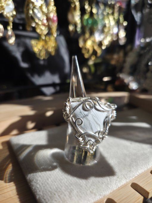 Crée ta bague chevalière -pierre , taille , couleur .