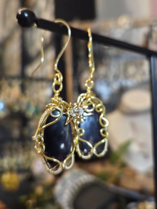 Boucle d’oreille Purpurite  – Liberté Intérieure  .