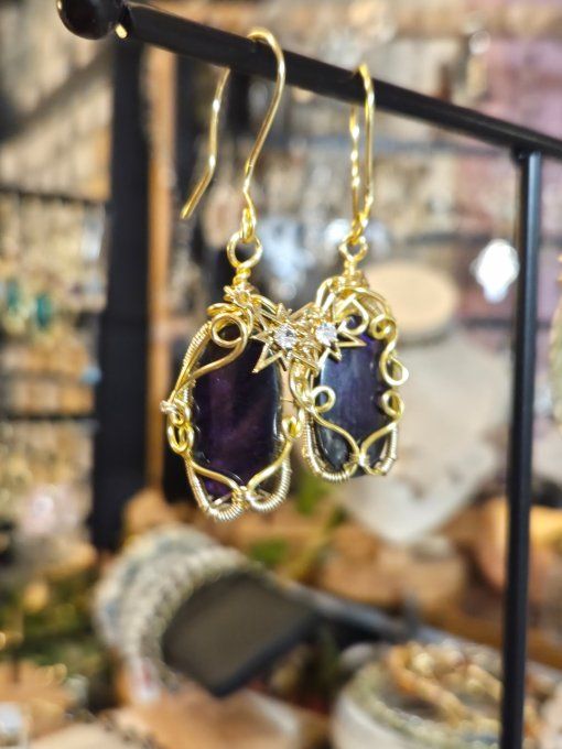 Boucle d’oreille Purpurite  – Liberté Intérieure  .