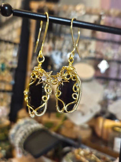 Boucle d’oreille Purpurite  – Liberté Intérieure  .