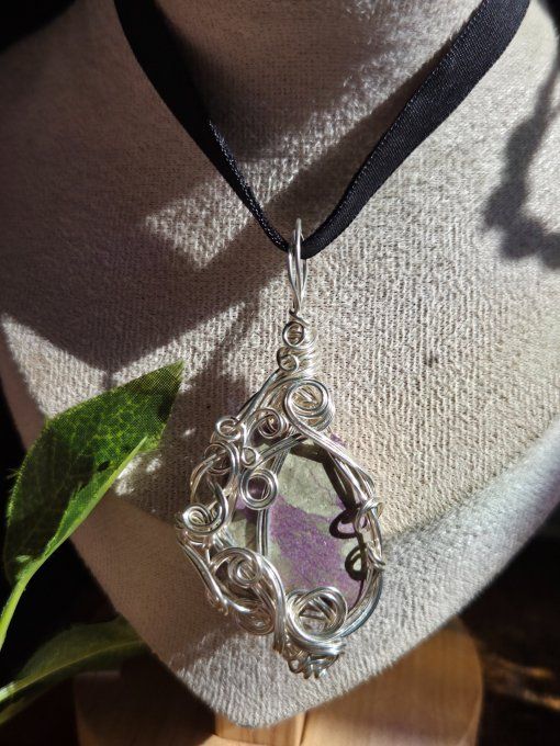 Pendentif Pomme Poison En Atlantisite – Compassion, Protection & Soin Émotionnelle  