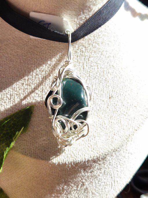 Pendentif Jaspe sang de dragon✨ pomme poison 