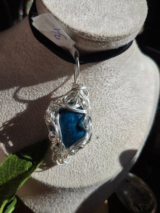 Pomme poison✨Apatite Bleue – Pierre de Communication & Clarté   ✨ 