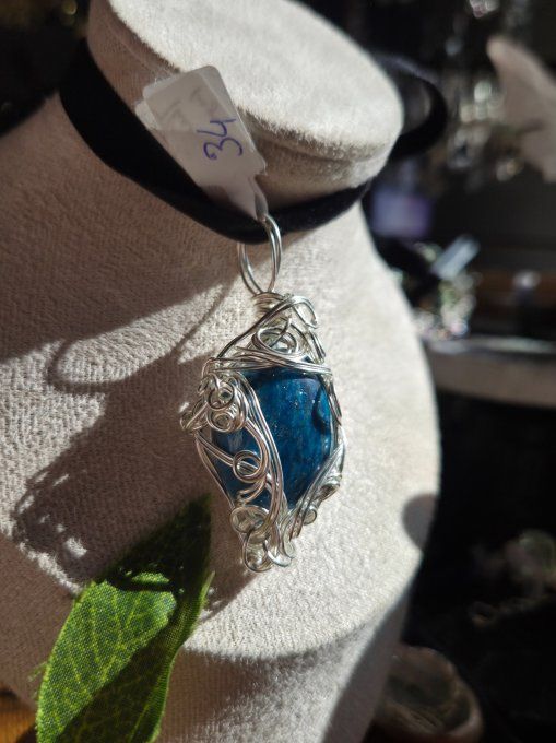 Pomme poison✨Apatite Bleue – Pierre de Communication & Clarté   ✨ 