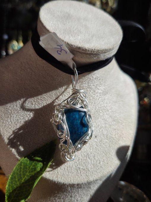 Pomme poison✨Apatite Bleue – Pierre de Communication & Clarté   ✨ 