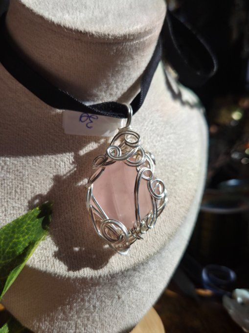 Amulette Quartz rose - pomme poison 