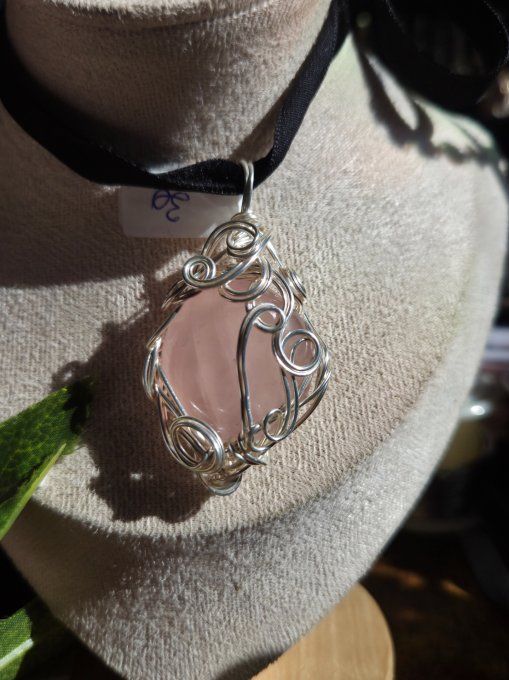 Amulette Quartz rose - pomme poison 