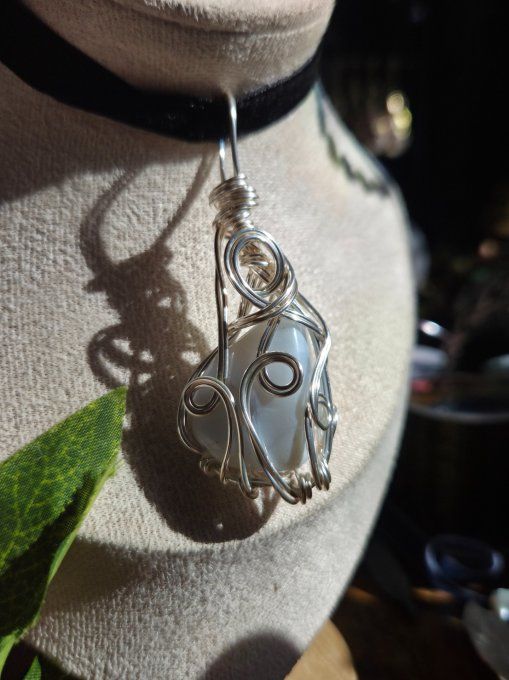 Pomme poison -pendentif Opale Bleue ✨Communication & Libération Spirituelle✨