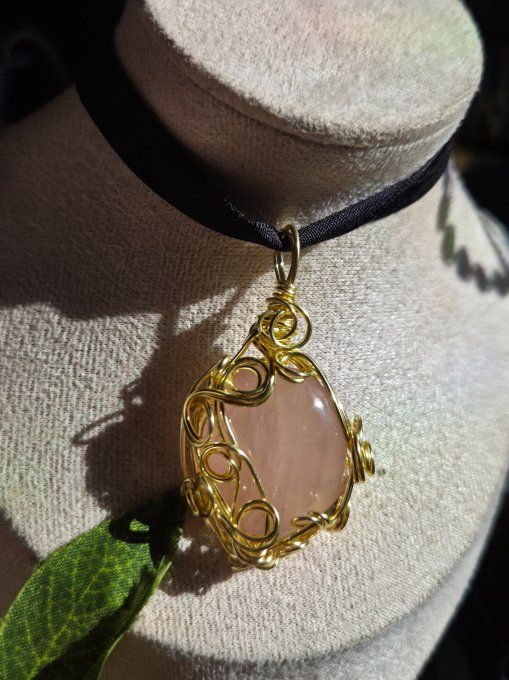 Amulette Quartz rose - pomme poison 