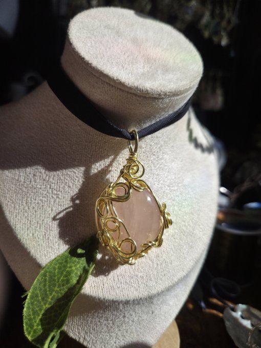 Amulette Quartz rose - pomme poison 