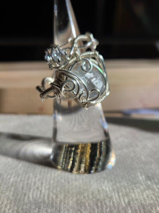 Bague celestite : apaisement et Reconfort .