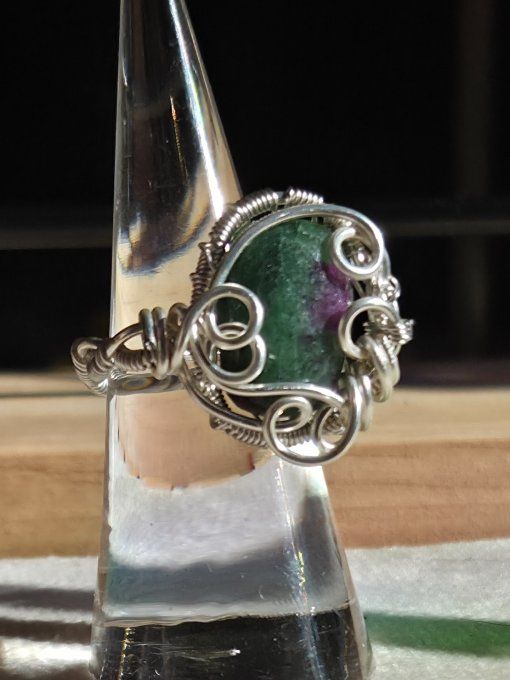 Bague Zoisite Sur rubis : pierre de transformation 