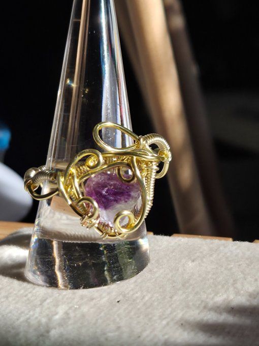 Bague fluorite brut :Équilibre Et Vitalité .