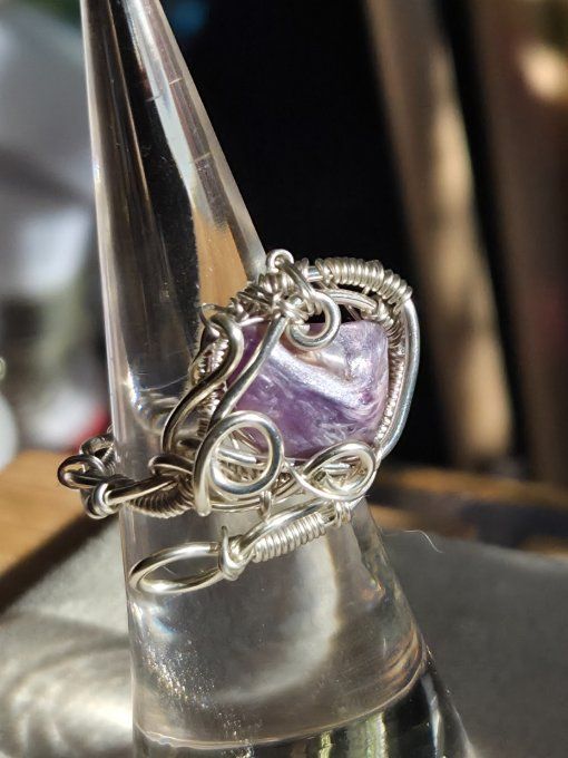 Bague Ajustable En Charoïte – Transformation Et Libération  