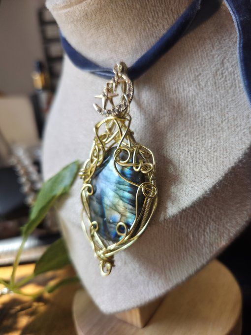 Pendentif Labradorite spectrolite -lune d'or 