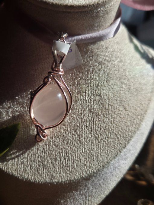 Pendentif Quartz Rose Rutile – Amour, Douceur & Énergie Amplifiée   