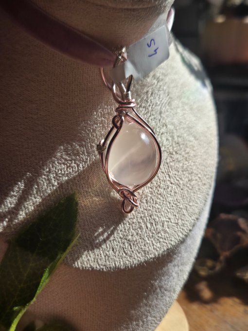 Pendentif Quartz Rose Rutile – Amour, Douceur & Énergie Amplifiée   