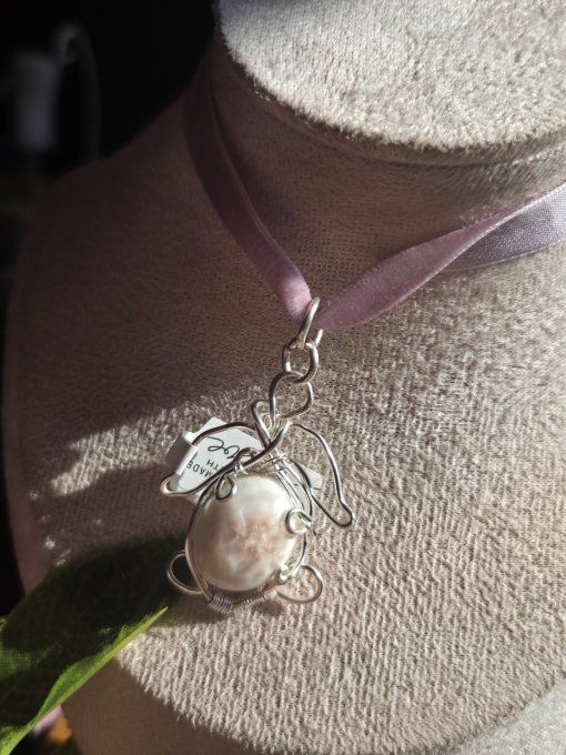 Pendentif Tortue Natrolite -Douceur Incarnée