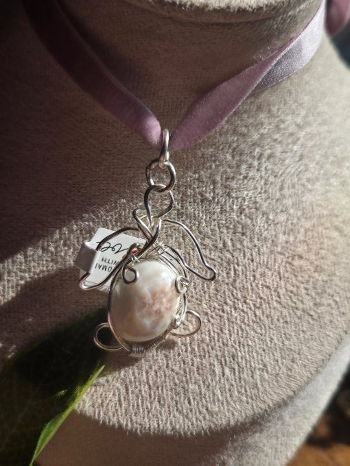 Pendentif Tortue Natrolite -Douceur Incarnée