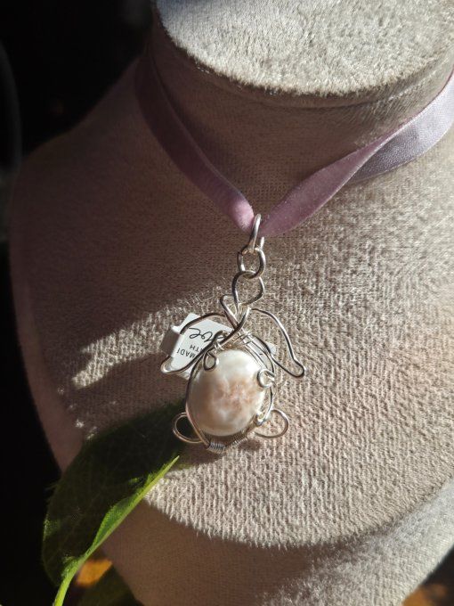 Pendentif Tortue Natrolite -Douceur Incarnée