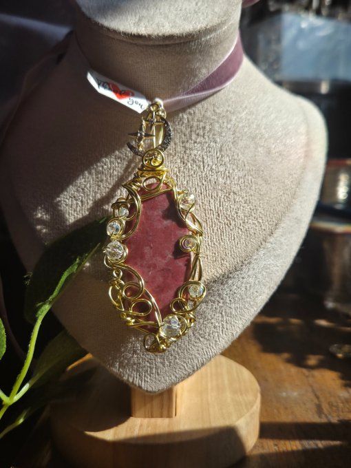Amulette Or Thulite- zoïsite rose ✨Lune D’or