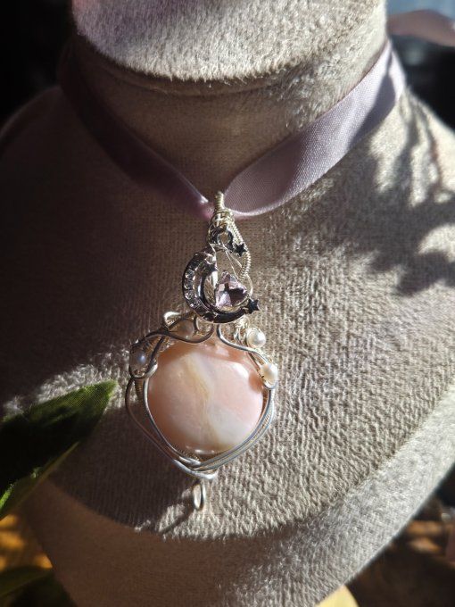 Amulette Opale Rose – Harmonie Émotionnelle & Protection Du Cœur