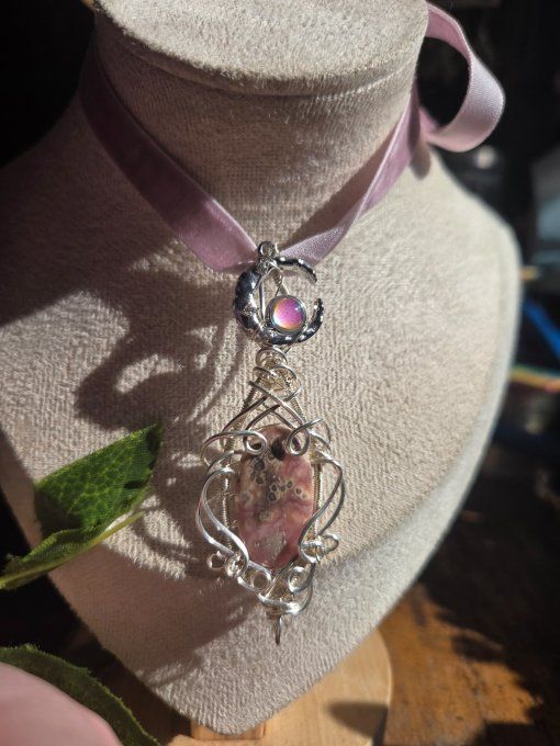 Pendentif Lunaire Rhodochrosite – Apaisement, Sérénité & Protection