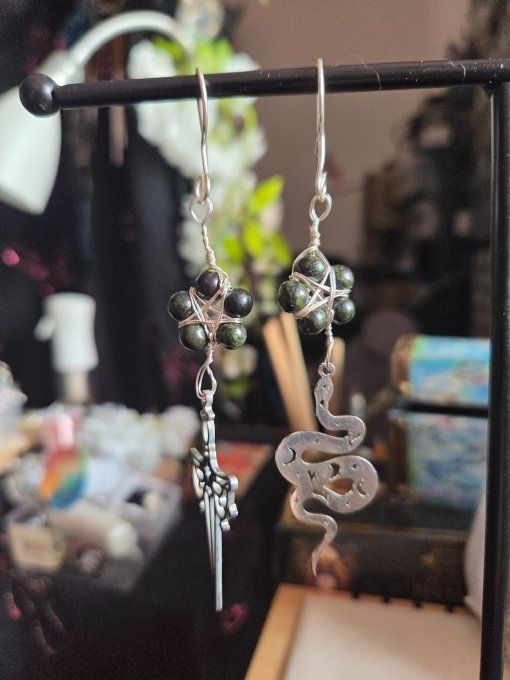 Boucle serpentine dague et serpent pour bea