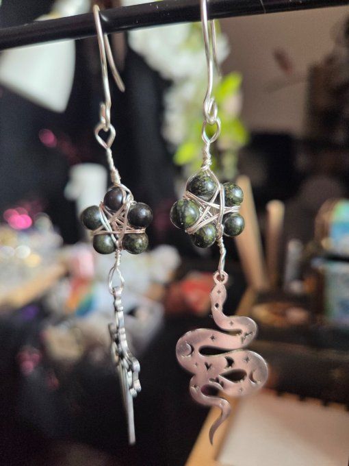 Boucle serpentine dague et serpent pour bea