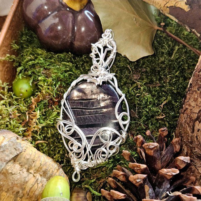 Hypersthène -Amulette .7 cm 