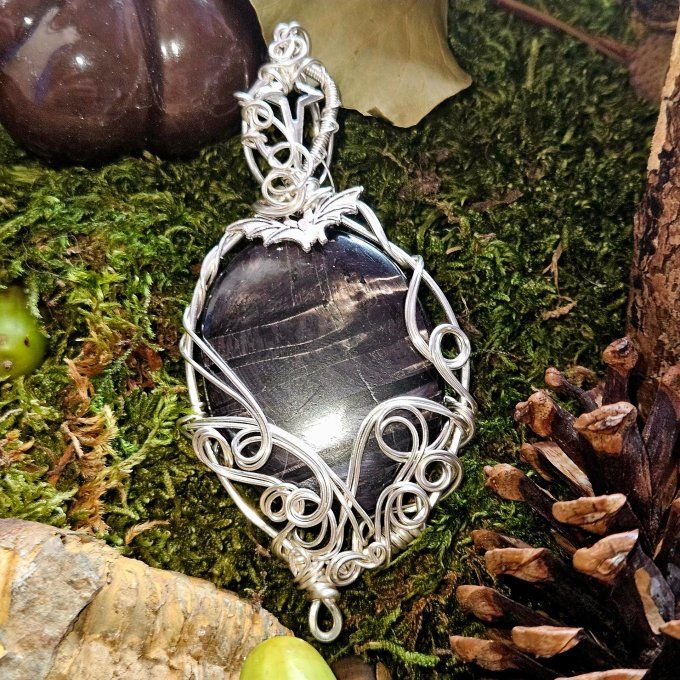 Hypersthène -Amulette .7 cm 