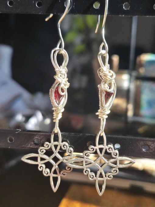 Boucle grenat diamant -feminin sacré & Energie