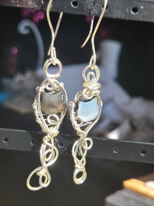 Boucle d'oreille- chat Nacre Noire