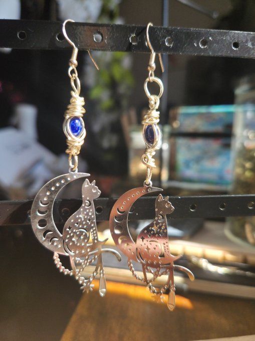 Boucles Isis : lapis lazuli (nouvelle paire)