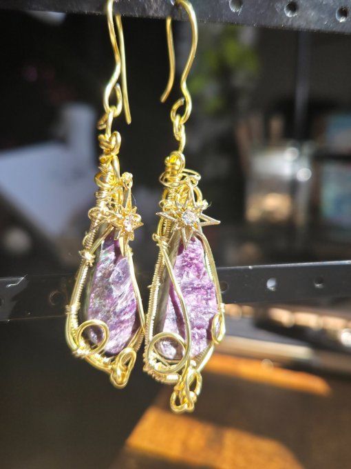 Boucle d’oreilles Kämmerite Brut Or.