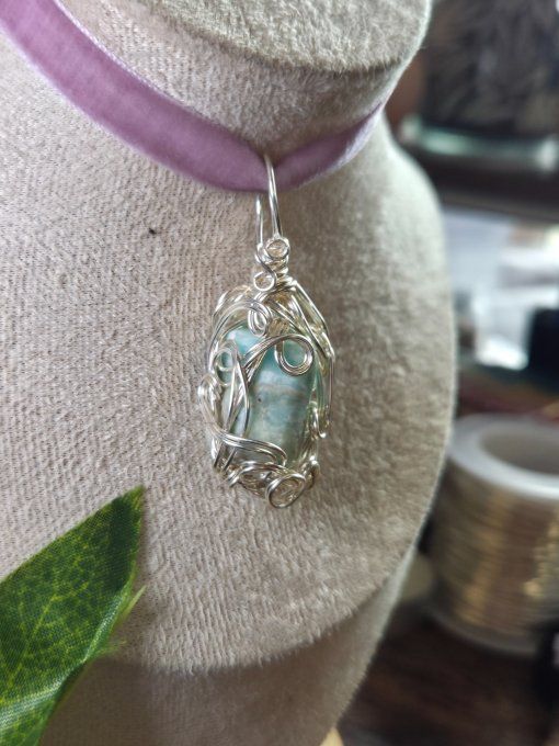 Pendentif pomme poison aragonite Bleu