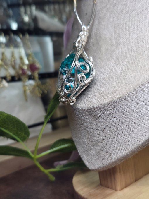 Pendentif Pomme Poison En Dioptase Brute – Amour,soin & Émotions  