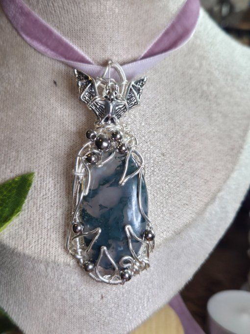 Pendentif En Agate Mousse – Connexion, Renouveau & Sérénité  