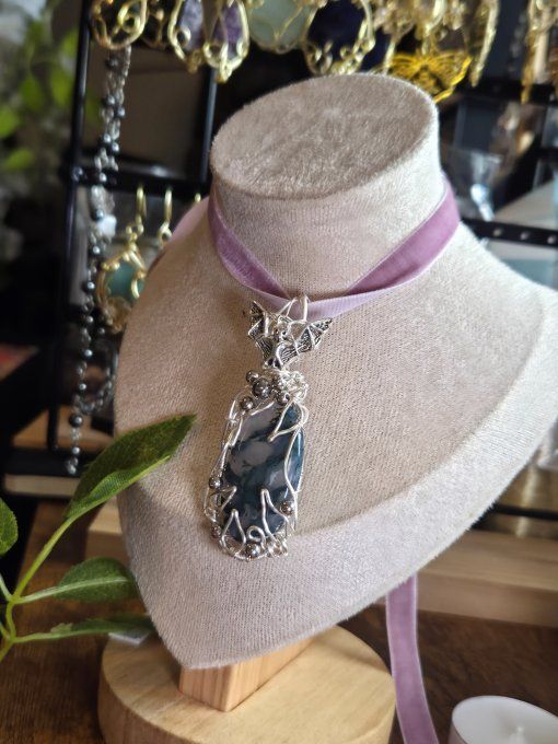 Pendentif En Agate Mousse – Connexion, Renouveau & Sérénité  