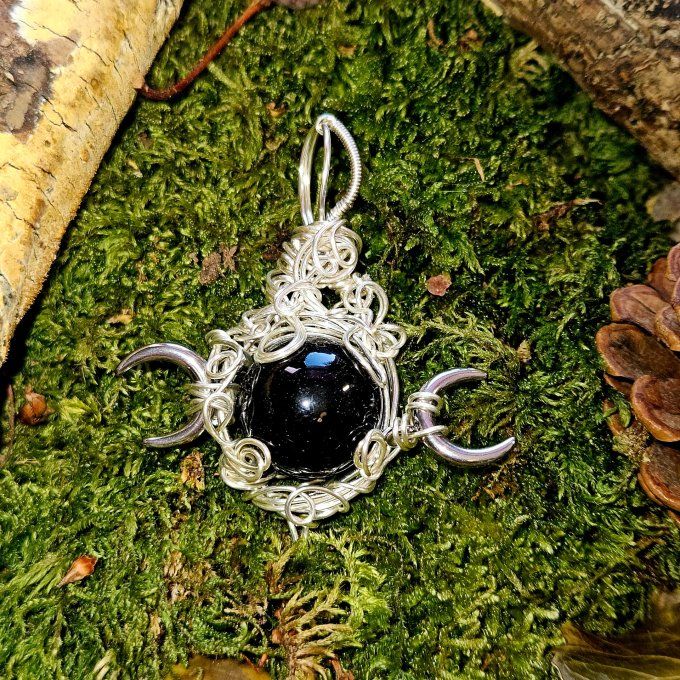 Triple Lune Dark Feminin – Amulette Obsidienne Noire