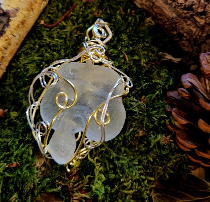 Pendentif Serpent en Sélénite – Purification, Harmonie & Sérénité